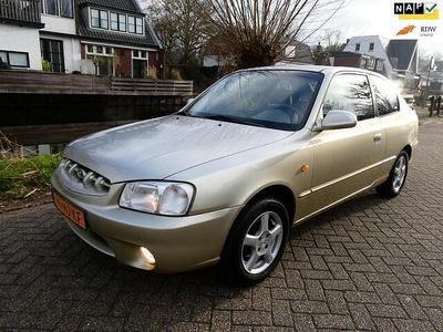 Occasion Hyundai Accent Classic 90 PK (66 kW) 2001 Geel (metallic) Hatchback