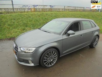 Grijs Gebruikt 2019 Audi A3 Sportback Sport Hatchback | € 16.950 (Eerlijke prijs)
