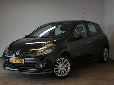 Zwart Gebruikt 2006 Renault Clio II Dynamique Hatchback | € 2.950 (Eerlijke prijs)