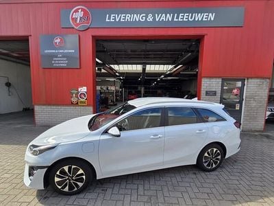 Wit, metallic lak Gebruikt 2024 Kia Ceed Sportswagon Stationwagen | € 25.750 (Eerlijke prijs)