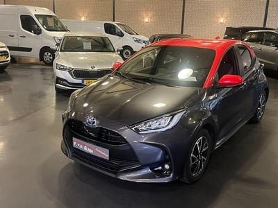 Grijs Gebruikt 2022 Toyota Yaris Hybrid Hatchback | € 19.950 (Goede deal)