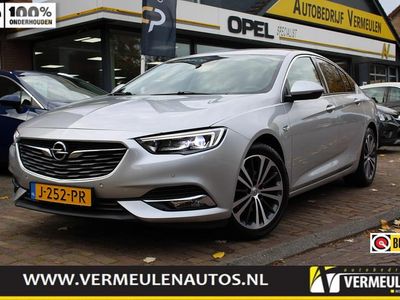 Grijs (metallic) Gebruikt 2020 Opel Insignia Business Hatchback | € 16.950 (Eerlijke prijs)