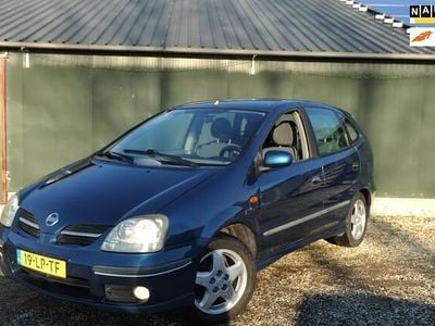 Blauw (metallic) Occasion 2003 Nissan Almera Tino MPV | € 995 (Goede deal)