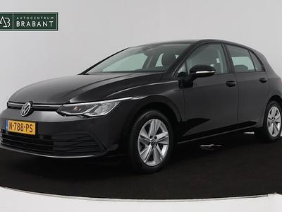 Zwart Gebruikt 2021 VW Golf VIII Life Hatchback | € 15.945 (Eerlijke prijs)