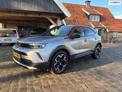 Grijs (metallic) Gebruikt 2021 Opel Mokka GS Line SUV | € 18.750 (Eerlijke prijs)