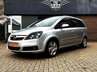 Grijs Gebruikt 2007 Opel Zafira Essentia MPV | € 2.440 (Eerlijke prijs)