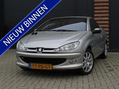 Grijs Gebruikt 2004 Peugeot 206 CC Roland Garros Cabriolet | € 2.790 (Duur)