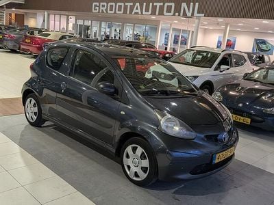 Occasion Toyota Aygo 68 PK (50 kW) 2006 Grijs Hatchback