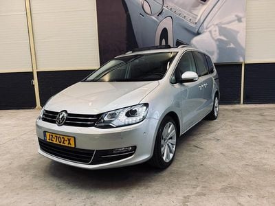 Grijs (metallic) Gebruikt 2016 VW Sharan Highline MPV | € 19.999 (Eerlijke prijs)
