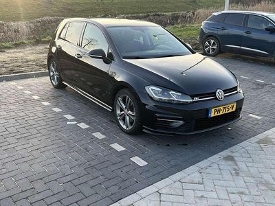 Zwart Occasion 2017 VW Golf VII Highline Stationwagen | € 14.500 (Iets duurder)