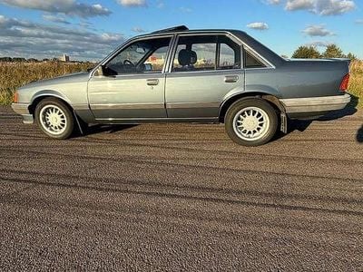Grijs Gebruikt 1985 Opel Rekord S Sedan | € 9.000