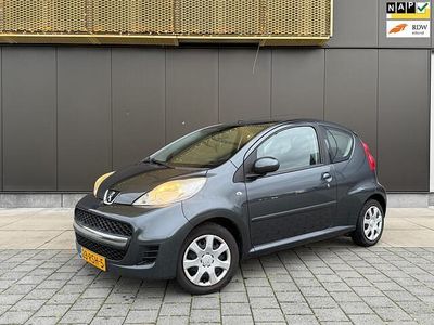 Grijs Gebruikt 2011 Peugeot 107 Hatchback | € 3.999 (Eerlijke prijs)