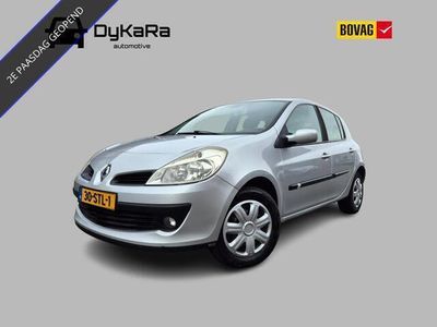 tweedehands Renault Clio 1.6-16V Privilège