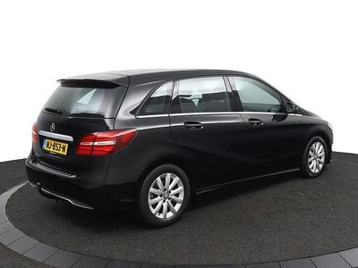 Zwart Gebruikt 2017 Mercedes B180 Edition MPV | € 20.950 (Iets duurder)