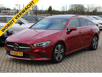Rood (metallic) Occasion 2021 Mercedes CLA200 Shooting Brake Luxury Stationwagen | € 23.900 (Goede deal)