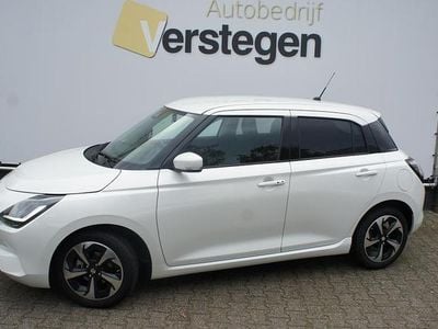 Wit (metallic) Occasion 2025 Suzuki Swift Style Hatchback | € 22.950 (Iets duurder)