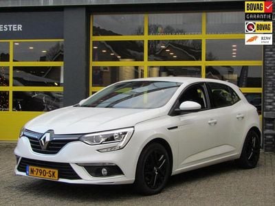 Wit Gebruikt 2018 Renault Mégane IV Life Hatchback | € 11.750 (Eerlijke prijs)