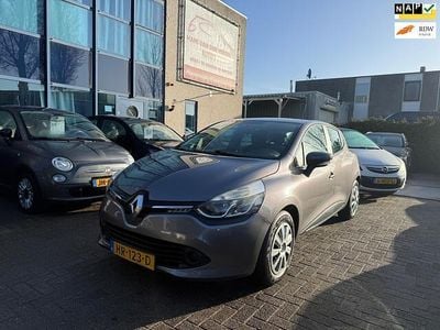 Grijs Occasion 2015 Renault Clio IV Expression Hatchback | € 5.499 (Eerlijke prijs)