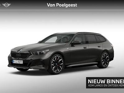 Grijs Gebruikt 2024 BMW 550e M Sport Stationwagen | € 78.900