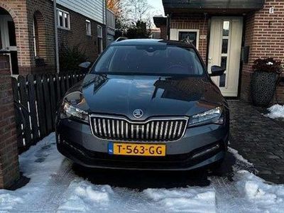 Grijs Occasion 2023 Skoda Superb Business Line Stationwagen | € 28.950 (Eerlijke prijs)