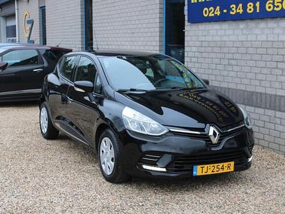 Zwart (metallic) Occasion 2018 Renault Clio IV Zen Hatchback | € 9.990 (Eerlijke prijs)