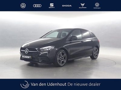 Zwart Gebruikt 2022 Mercedes B250e AMG line MPV | € 29.750 (Eerlijke prijs)