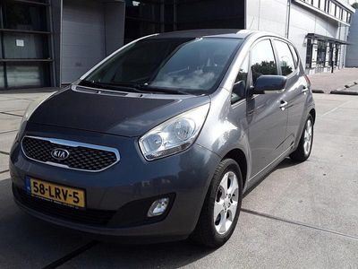 Grijs (metallic) Gebruikt 2010 Kia Venga Hatchback | € 4.950 (Eerlijke prijs)