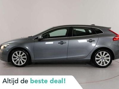 Grijs (metallic) Gebruikt 2015 Volvo V40 Momentum Hatchback | € 11.250 (Eerlijke prijs)