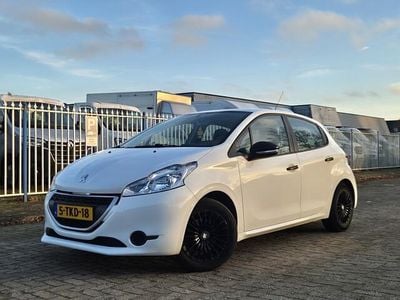 Wit Gebruikt 2014 Peugeot 208 Access Hatchback | € 3.499 (Eerlijke prijs)
