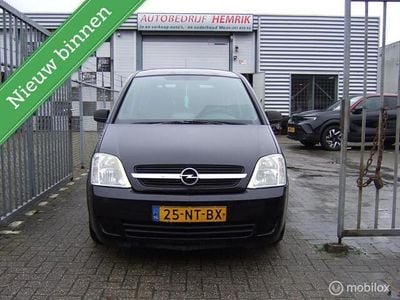 Zwart Gebruikt 2004 Opel Meriva Essentia MPV | € 1.000 (Eerlijke prijs)