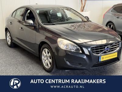Occasion Volvo S60 Kinetic 150 PK (110 kW) 2012 Grijs, metallic lak Sedan