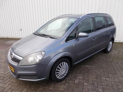 Grijs Gebruikt 2006 Opel Zafira Essentia MPV | € 1.995 (Iets duurder)