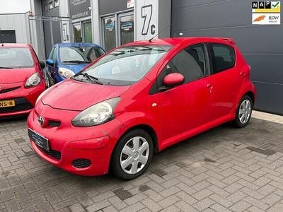 Occasion Toyota Aygo 68 PK (50 kW) 2010 Rood Hatchback