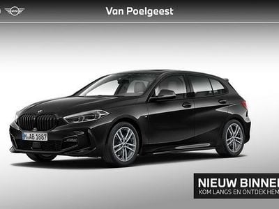 Zwart (metallic) Occasion 2022 BMW 118 Executive Hatchback | € 26.900 (Eerlijke prijs)