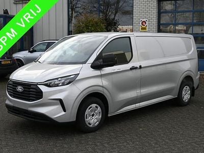 Zilver (metallic) Gebruikt 2024 Ford Transit Custom Trend Van | € 35.950 (Eerlijke prijs)