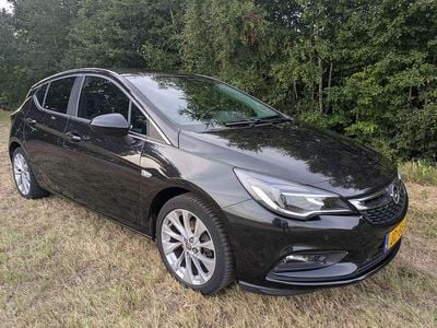 Zwart Gebruikt 2016 Opel Astra Edition Hatchback | € 8.000 (Eerlijke prijs)