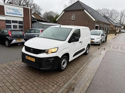 Wit Occasion 2021 Peugeot Partner Premium MPV | € 13.950 (Eerlijke prijs)
