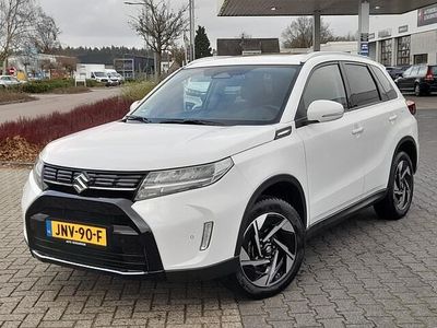 Wit Gebruikt 2025 Suzuki Vitara Style Hatchback | € 28.900 (Eerlijke prijs)