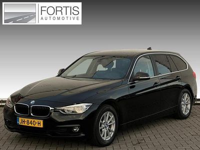 Zwart Gebruikt 2016 BMW 318 Executive Stationwagen | € 11.900 (Goede deal)