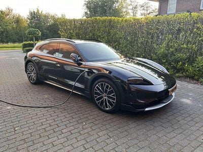 Zwart Gebruikt 2021 Porsche Taycan Cross Turismo Sedan | € 62.500 (Iets duurder)