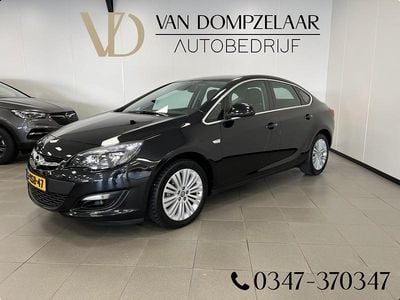 Zwart Gebruikt 2014 Opel Astra Cosmo Sedan | € 8.645 (Eerlijke prijs)