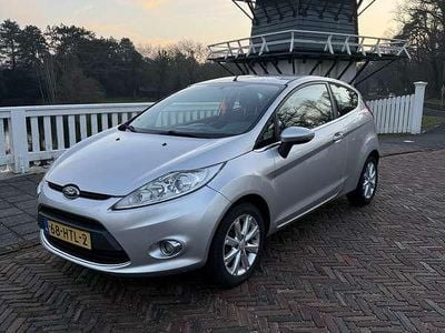 Grijs Occasion 2009 Ford Fiesta Ghia Hatchback | € 2.300 (Goede deal)