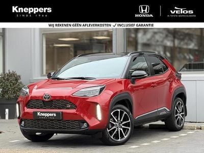 Rood (metallic) Occasion 2024 Toyota Yaris Cross Sport SUV | € 34.850 (Eerlijke prijs)