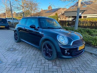 Zwart (metallic) Gebruikt 2013 Mini ONE Hatchback | € 4.500 (Eerlijke prijs)