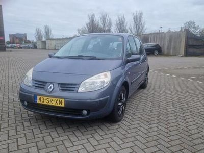 tweedehands Renault Scénic II 1.6-16V Dynamique Comfort Rijdt en schakelt perfect.