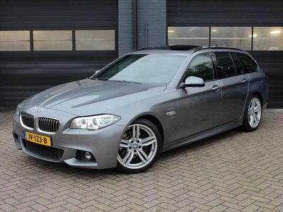 Grijs, metallic lak Gebruikt 2016 BMW 520 Executive Stationwagen | € 20.950 (Duur)