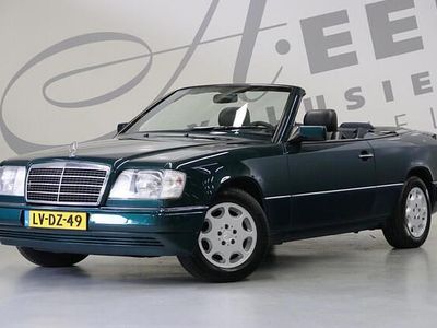 Groen Occasion 1995 Mercedes E220 Cabriolet | € 22.950