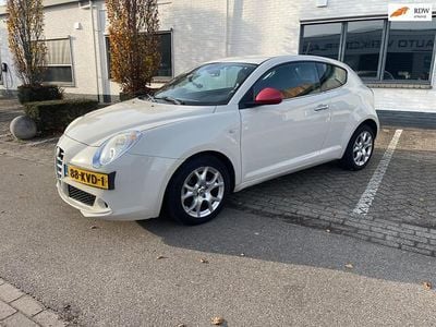 Wit (metallic) Gebruikt 2010 Alfa Romeo MiTo Distinctive Hatchback | € 1.995 (Eerlijke prijs)