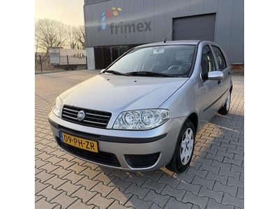 Grijs Occasion 2004 Fiat Punto Dynamic Hatchback | € 750 (Eerlijke prijs)