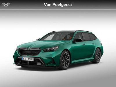 Nieuw BMW M5 727 PK (534 kW) 2026 M isle of man green metallic (groen metallic) Stationwagen
